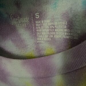 Cute tie-dye crew neck with multiple colors